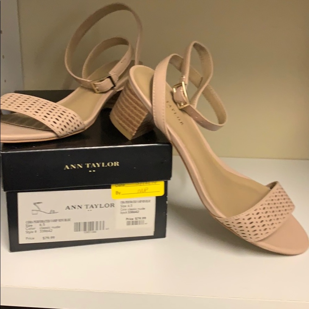 Ann Taylor Nude Sandals Sz 6.5